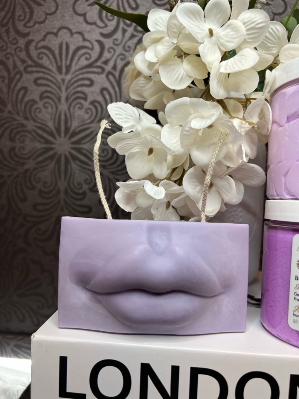 Mothers Day Gift Set -AMINNAH Raspberry Vanilla & Lip Candle - Picture 4 of 5